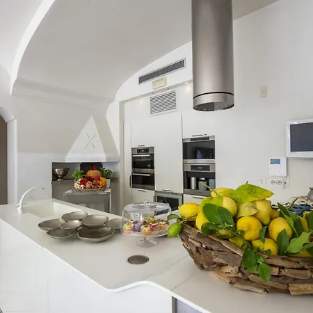 - Elio * פוזיטנו