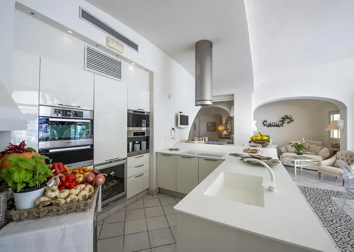 - Elio Вілла Позітано